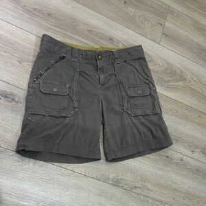 Athleta Women's Coastal Cargo Shorts. Green. Size 12